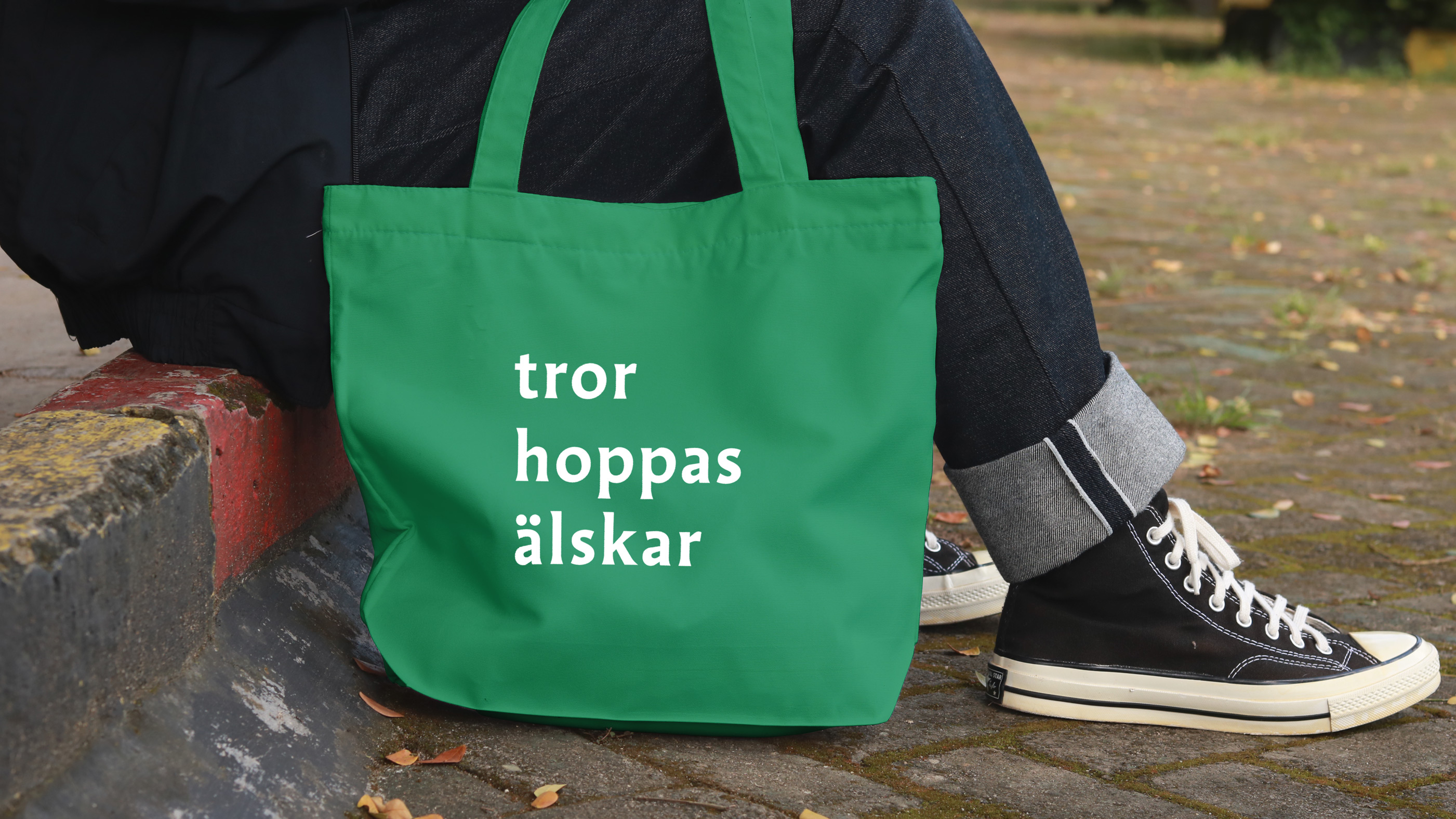Väska med texten 